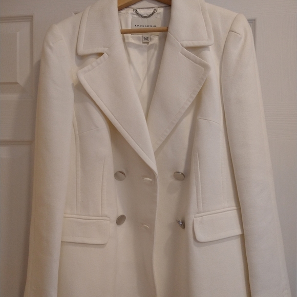 Banana Republic Jackets & Blazers - White Banana Republic outerwear double breasted jacket silver buttons 💯 cotton
